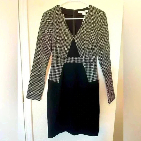 Diane Von Furstenberg NATASHA BLACK V NECK PRINT SHEATH DRESS Size 2 - Picture 1 of 12